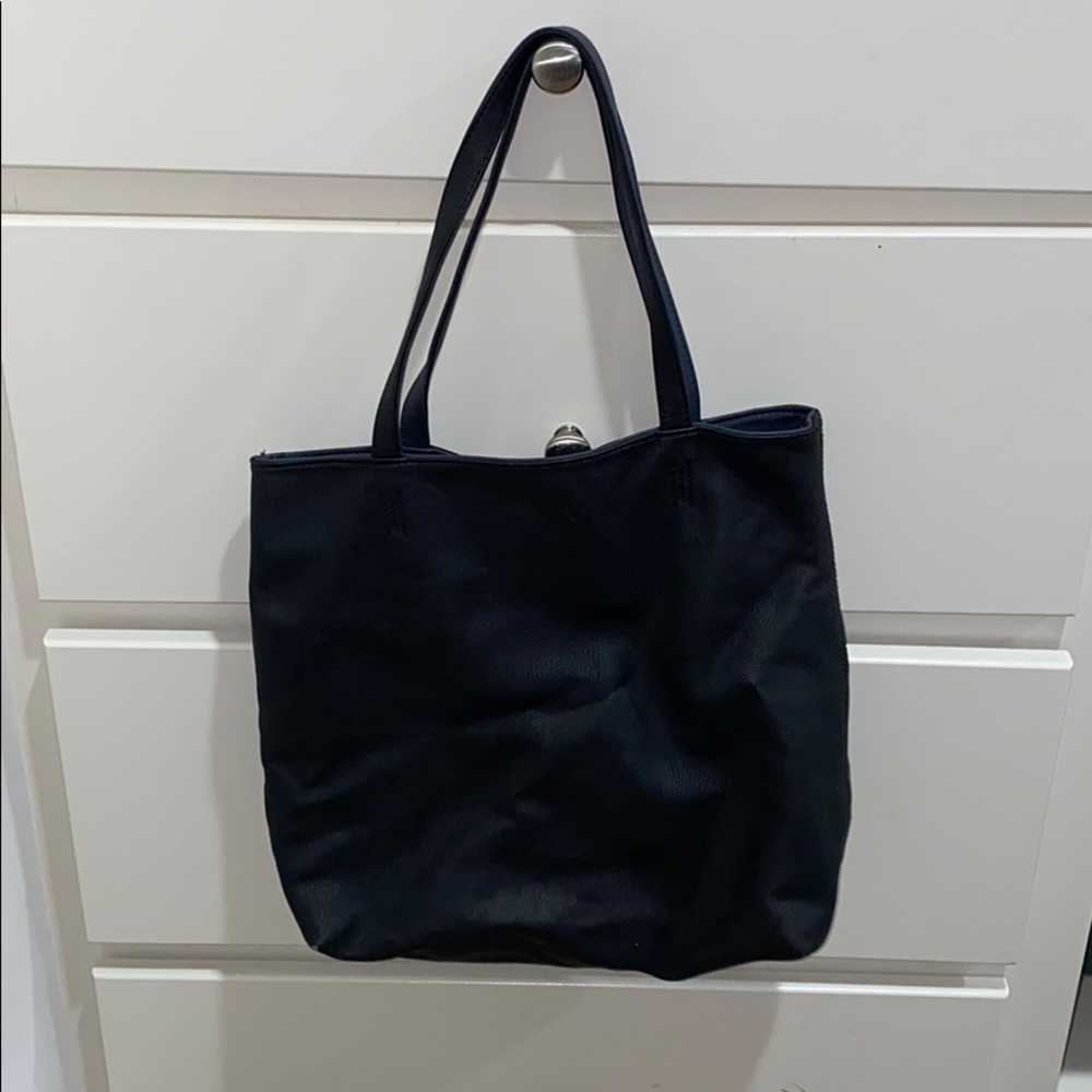 Reversible black leather tote from Italy